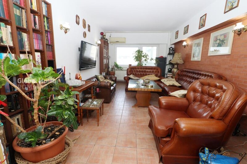 Titulescu, Piata Victorie, 4 camere 94 mp, et. 10, decomandat, 2 balcoane,