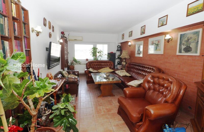 Titulescu, Piata Victorie, 4 camere 94 mp, et. 10, decomandat, 2 balcoane,